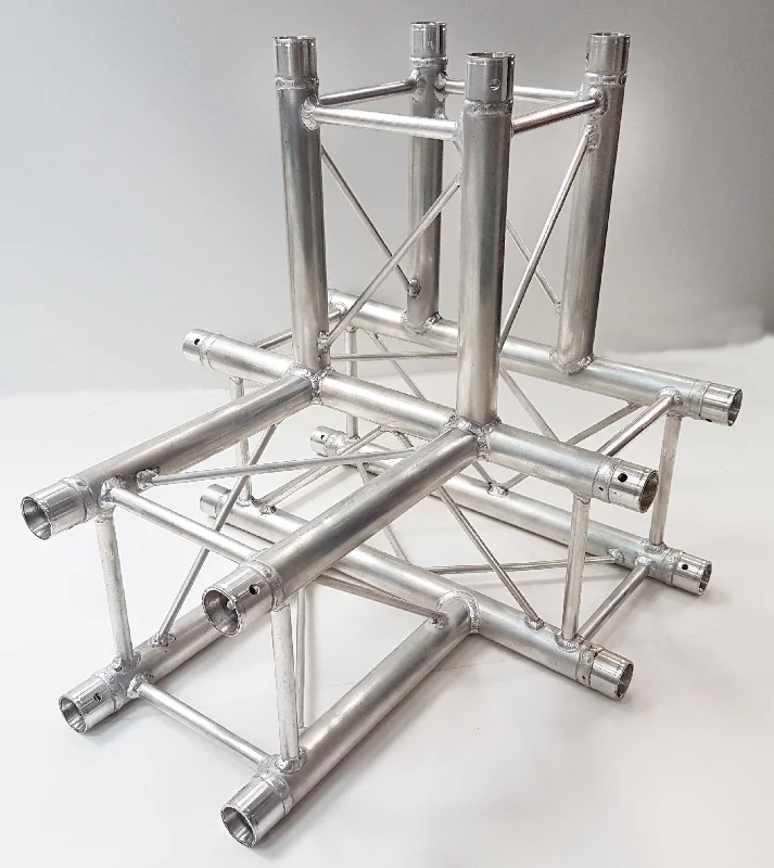 Track lighting with multiple heads for flexibilityS35Q40 4 Way System 35 Quad lighting truss junction Track lighting with multiple heads for flexibilityS35Q40 4 Way System 35 Quad lighting truss junction